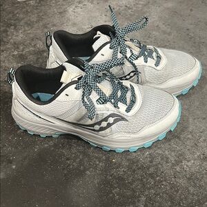 Saucony women’s trail/running shoe size 7.5